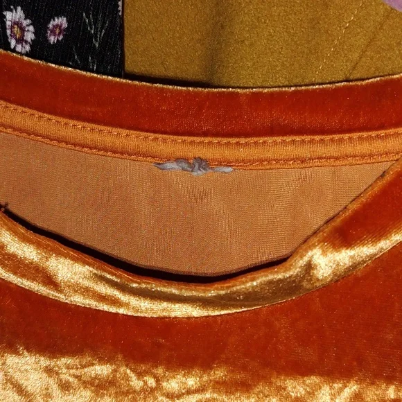 Asos Gold Velvet Crop Top - Picture 2 of 5